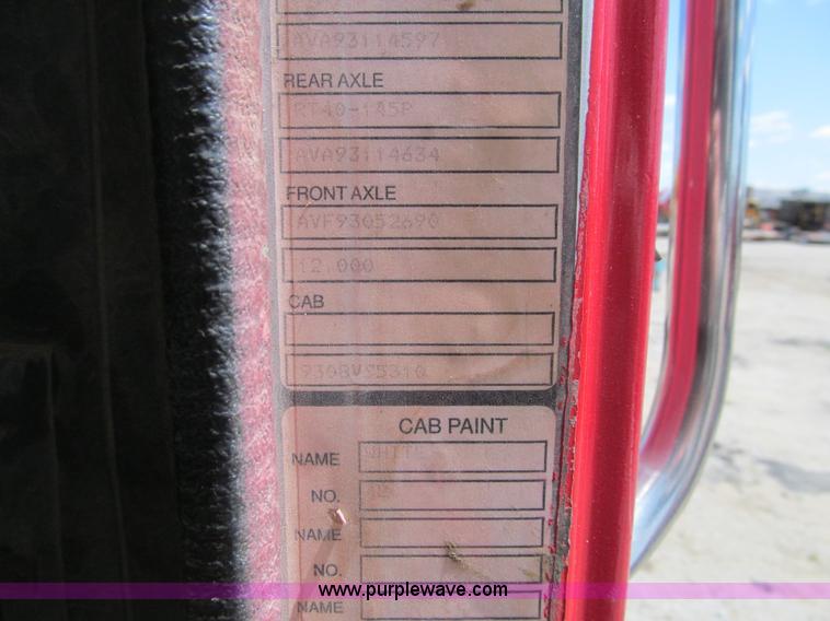 image for item K5635 1994 Volvo WG64T semi truck