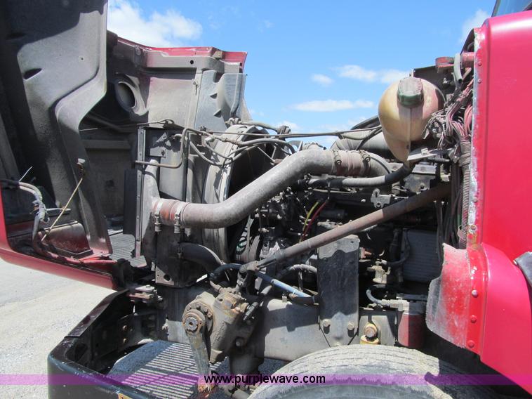 image for item K5635 1994 Volvo WG64T semi truck