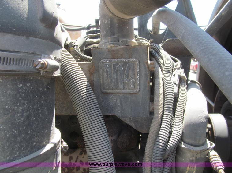 image for item K5635 1994 Volvo WG64T semi truck