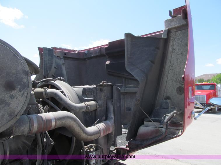 image for item K5635 1994 Volvo WG64T semi truck