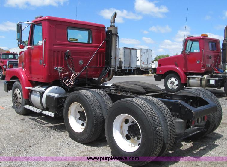 image for item K5636 1994 Volvo WG64T semi truck