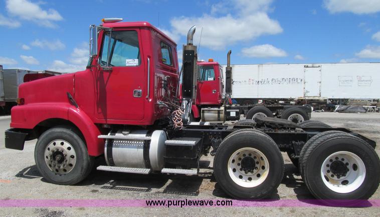 image for item K5636 1994 Volvo WG64T semi truck