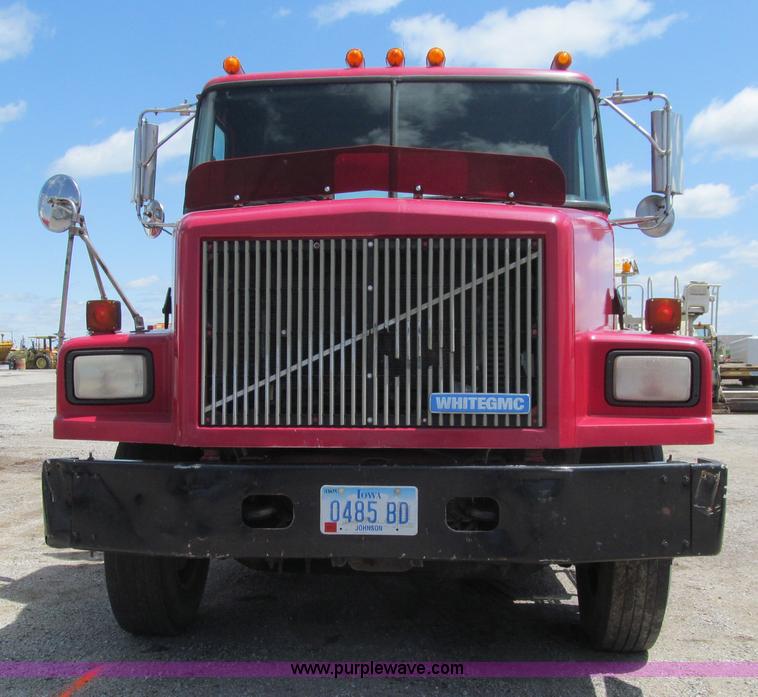 image for item K5636 1994 Volvo WG64T semi truck