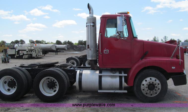 image for item K5636 1994 Volvo WG64T semi truck