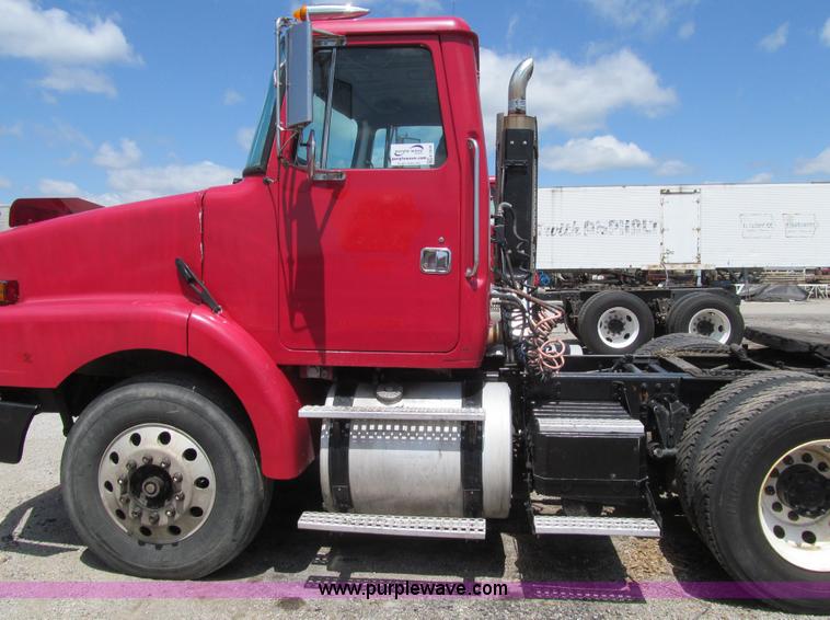 image for item K5636 1994 Volvo WG64T semi truck
