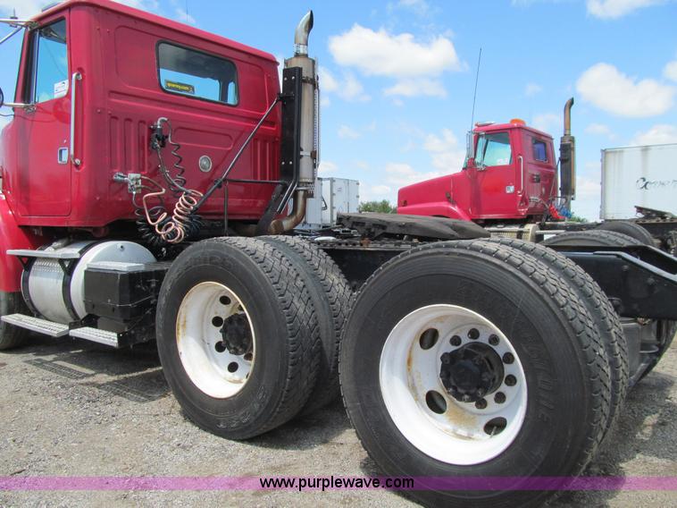 image for item K5636 1994 Volvo WG64T semi truck