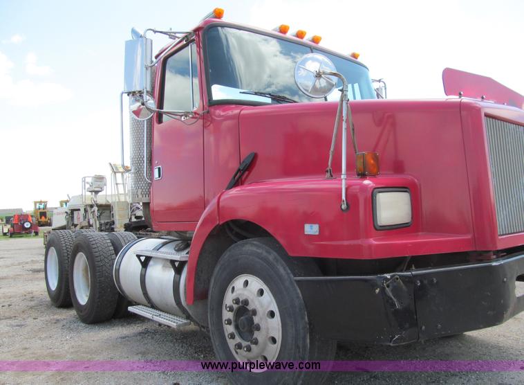 image for item K5636 1994 Volvo WG64T semi truck