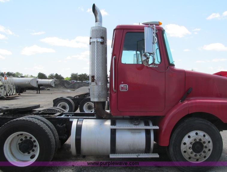image for item K5636 1994 Volvo WG64T semi truck
