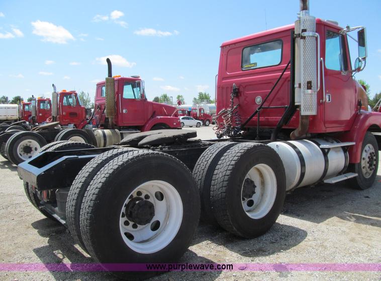 image for item K5636 1994 Volvo WG64T semi truck