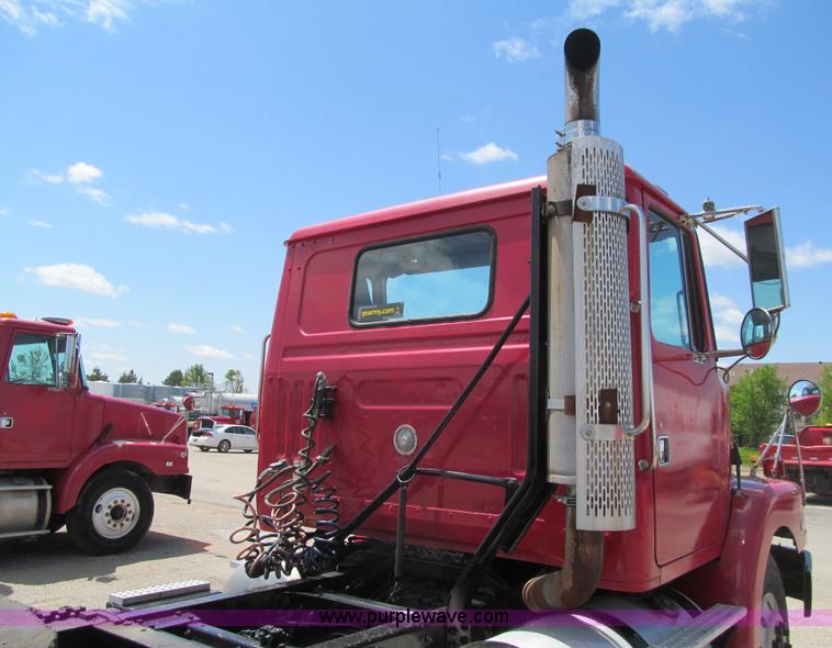 image for item K5636 1994 Volvo WG64T semi truck