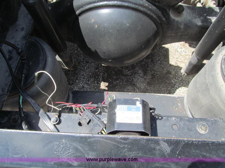 image for item K5636 1994 Volvo WG64T semi truck