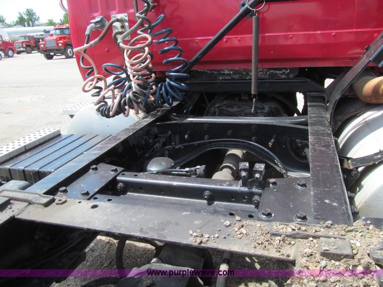 image for item K5636 1994 Volvo WG64T semi truck