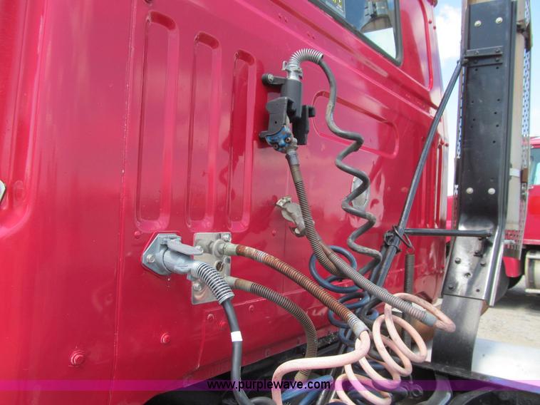 image for item K5636 1994 Volvo WG64T semi truck