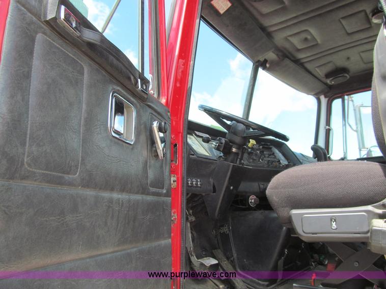 image for item K5636 1994 Volvo WG64T semi truck