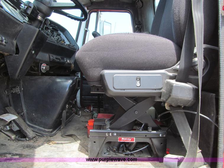 image for item K5636 1994 Volvo WG64T semi truck