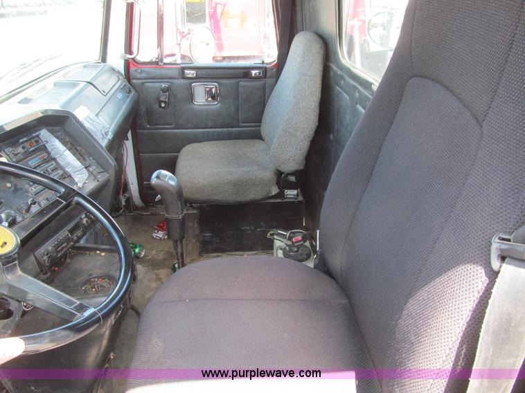 image for item K5636 1994 Volvo WG64T semi truck