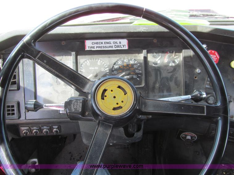 image for item K5636 1994 Volvo WG64T semi truck