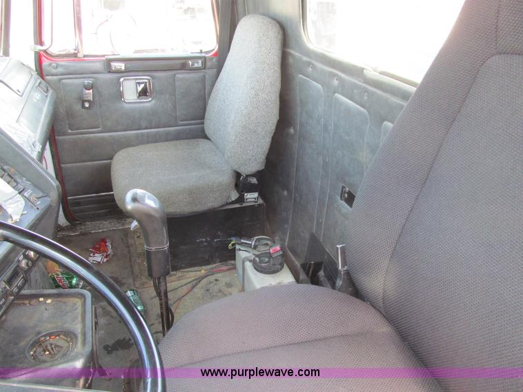 image for item K5636 1994 Volvo WG64T semi truck