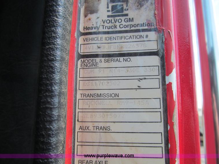 image for item K5636 1994 Volvo WG64T semi truck