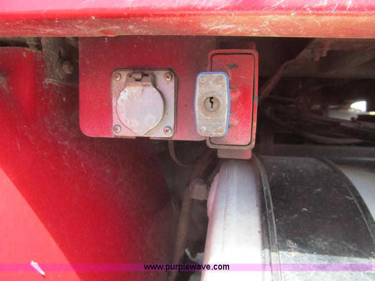 image for item K5636 1994 Volvo WG64T semi truck