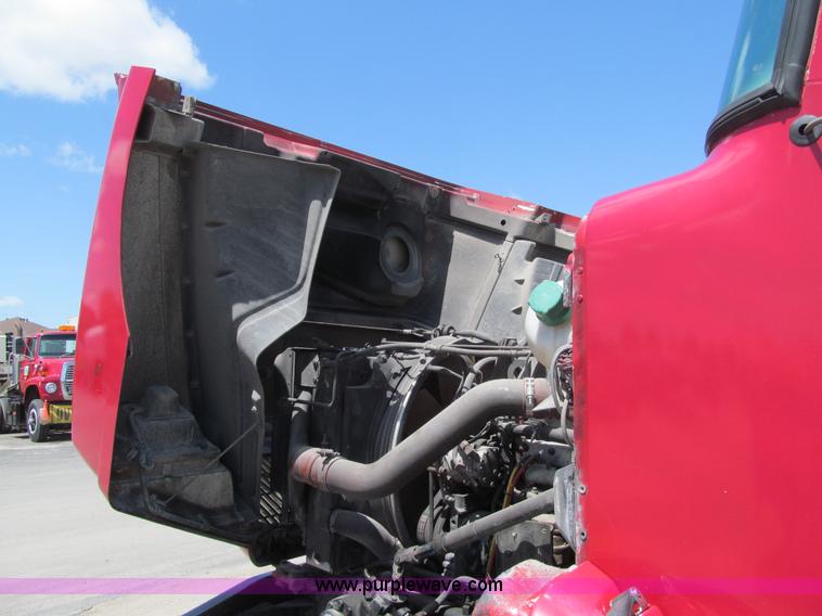 image for item K5636 1994 Volvo WG64T semi truck