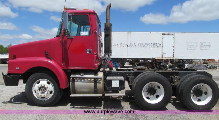 image for item K5637 1994 Volvo WG semi truck