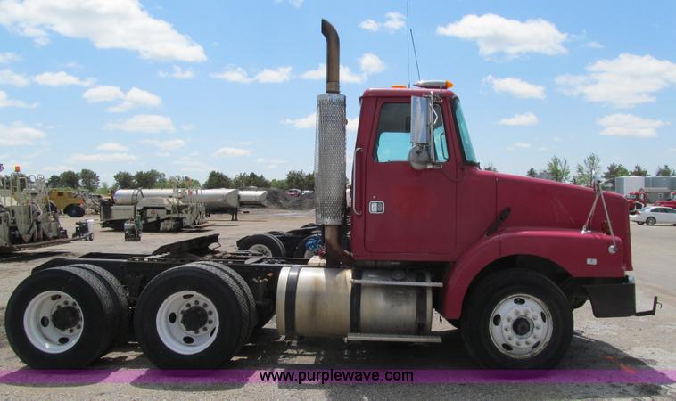 image for item K5637 1994 Volvo WG semi truck