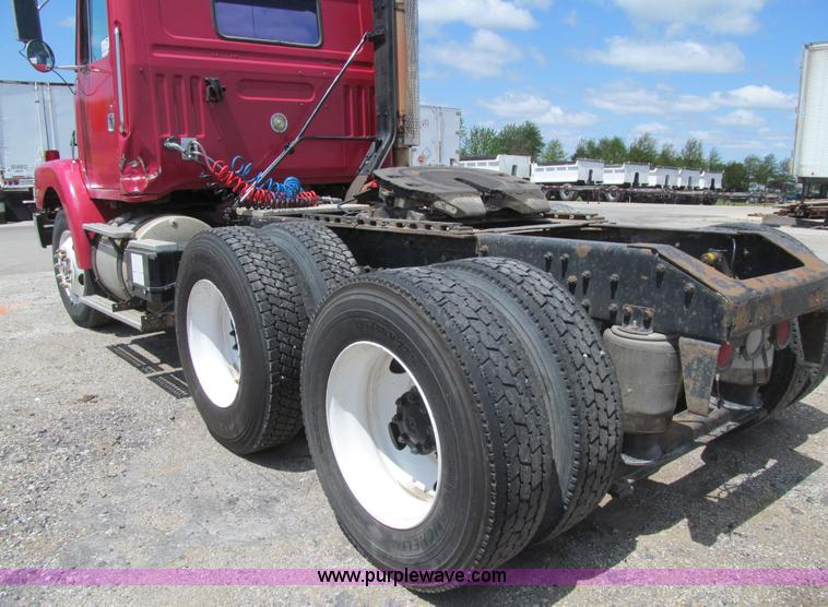 image for item K5637 1994 Volvo WG semi truck