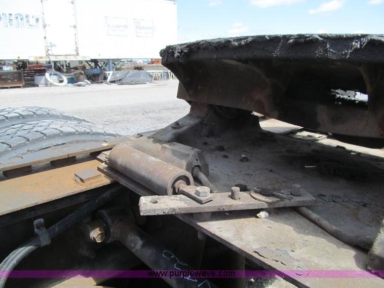 image for item K5637 1994 Volvo WG semi truck