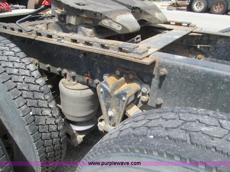 image for item K5637 1994 Volvo WG semi truck