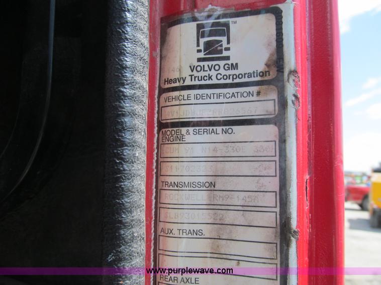 image for item K5637 1994 Volvo WG semi truck