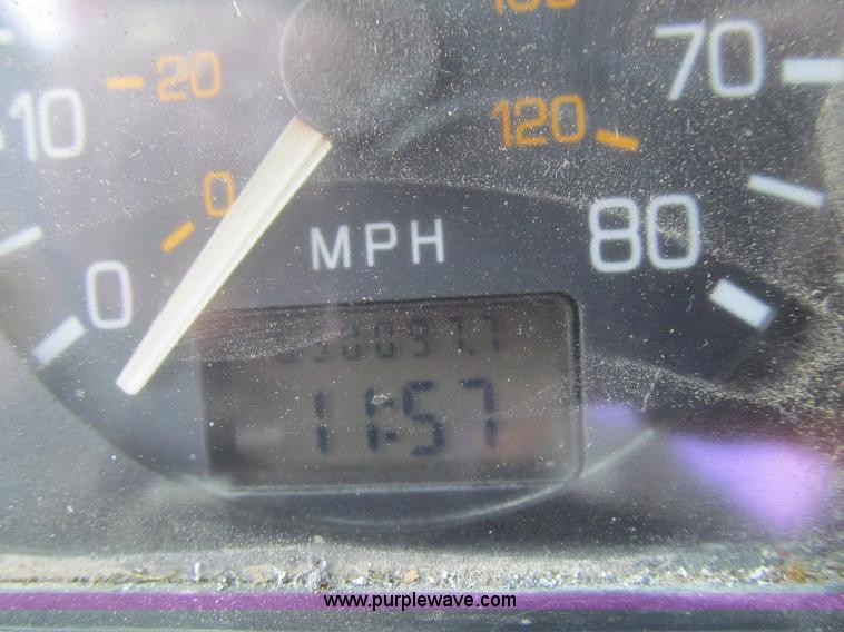 image for item K5637 1994 Volvo WG semi truck