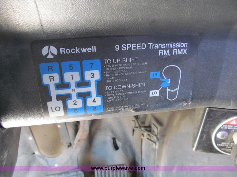 image for item K5637 1994 Volvo WG semi truck