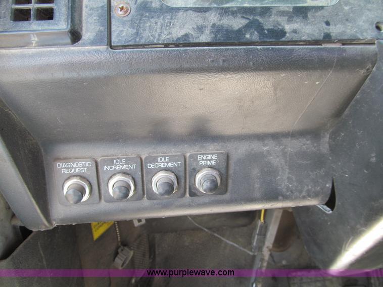 image for item K5637 1994 Volvo WG semi truck