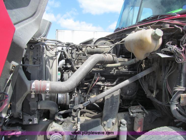 image for item K5637 1994 Volvo WG semi truck