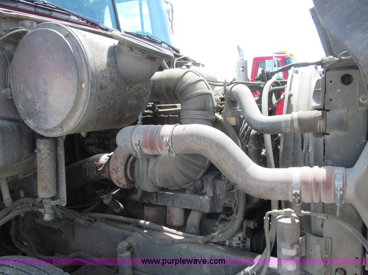 image for item K5637 1994 Volvo WG semi truck