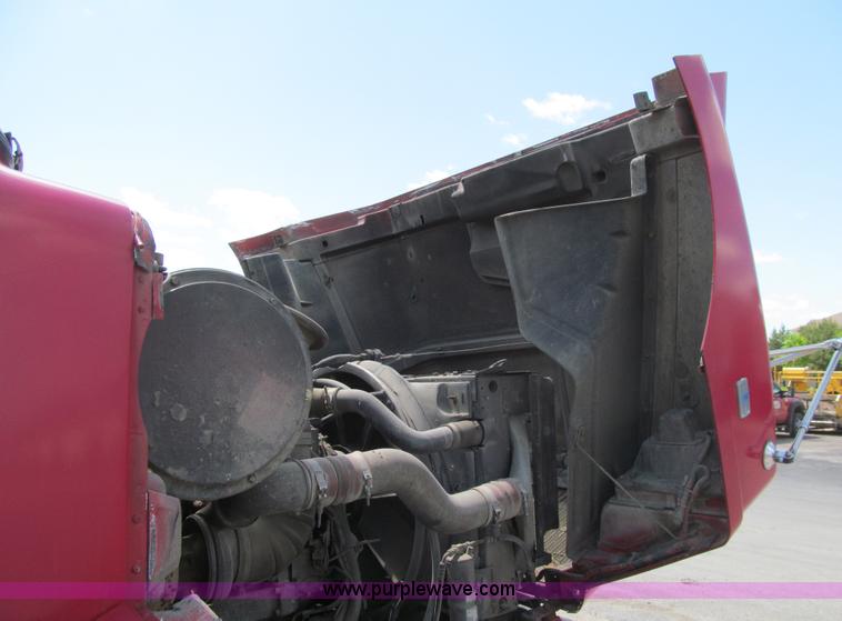 image for item K5637 1994 Volvo WG semi truck