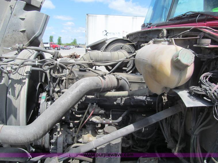 image for item K5637 1994 Volvo WG semi truck