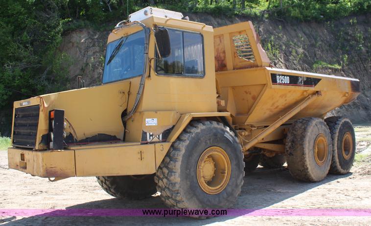 image for item K6790 1994 Caterpillar D250D articulated haul truck