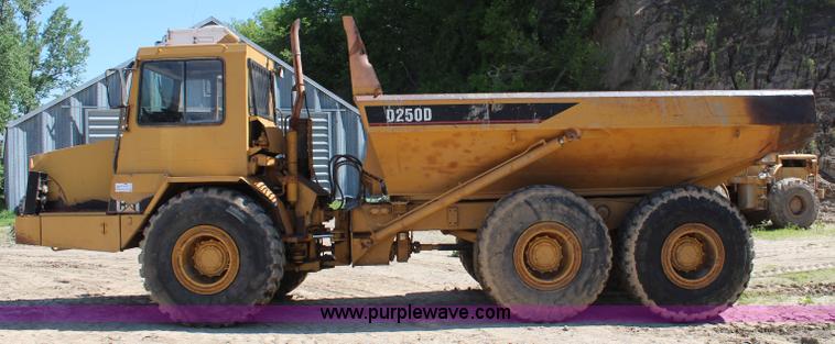 image for item K6790 1994 Caterpillar D250D articulated haul truck