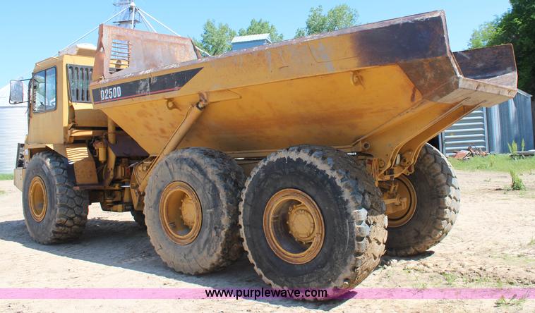 image for item K6790 1994 Caterpillar D250D articulated haul truck