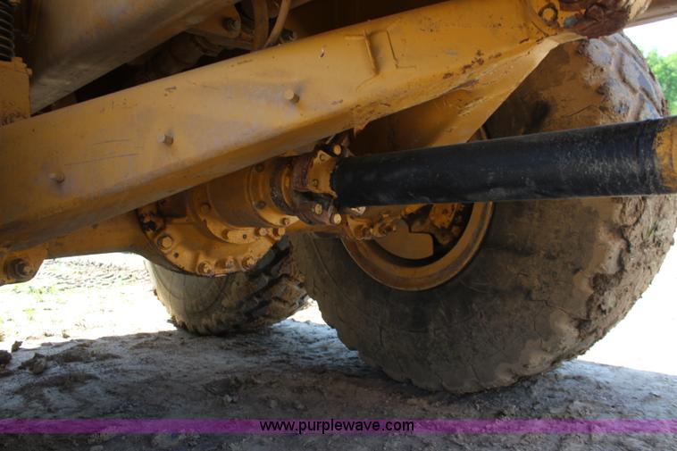 image for item K6790 1994 Caterpillar D250D articulated haul truck