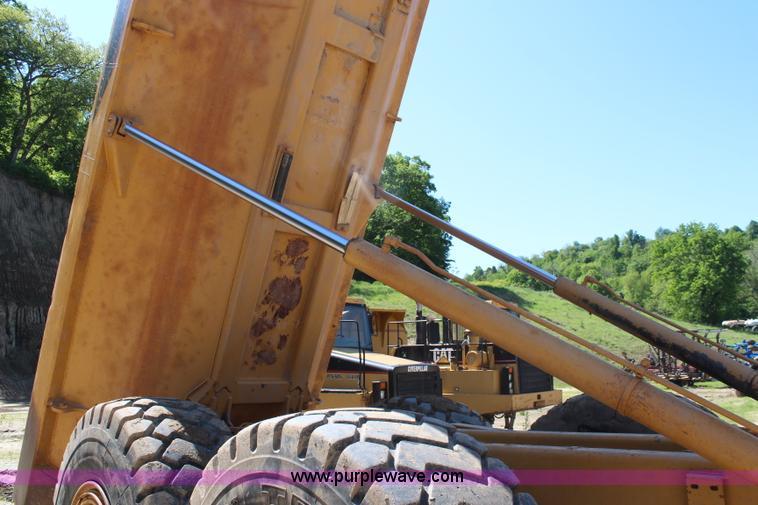 image for item K6790 1994 Caterpillar D250D articulated haul truck