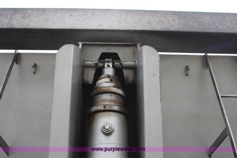 image for item K6880 1995 Western barrel bed end dump trailer