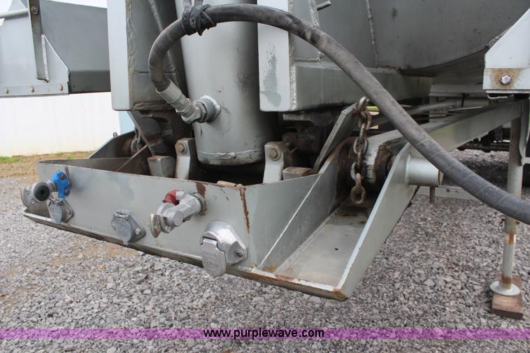 image for item K6880 1995 Western barrel bed end dump trailer