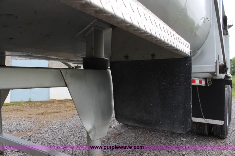 image for item K6880 1995 Western barrel bed end dump trailer