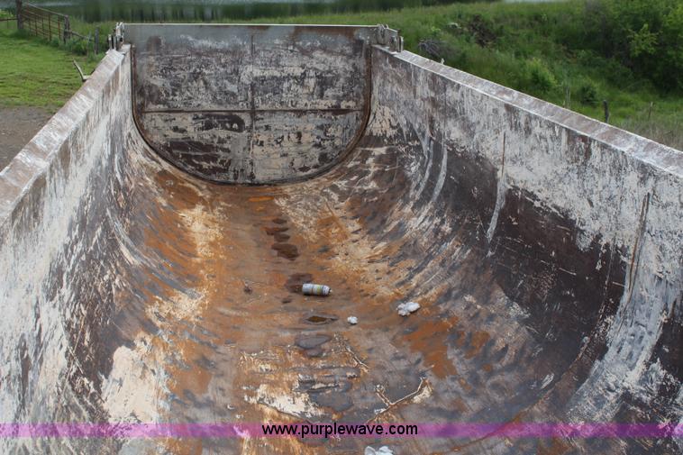 image for item K6880 1995 Western barrel bed end dump trailer