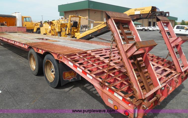 image for item K7514 2002 Wade Services equipment trailer