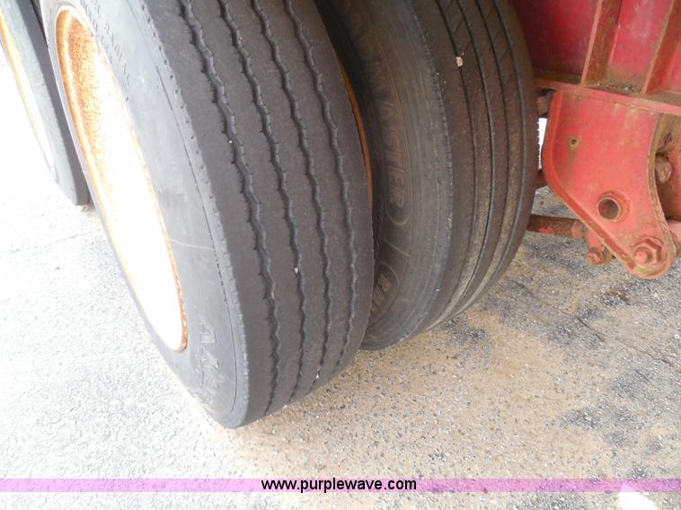 image for item K7514 2002 Wade Services equipment trailer