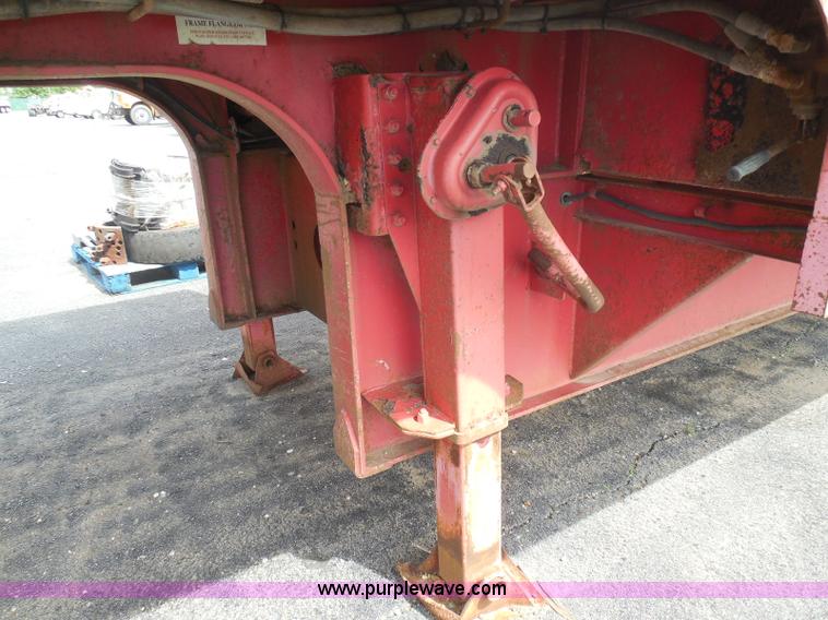 image for item K7514 2002 Wade Services equipment trailer